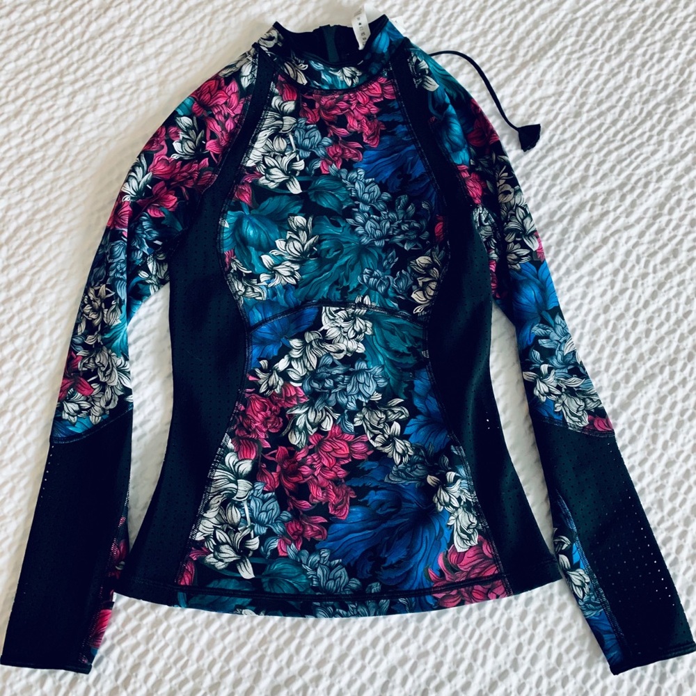 Lululemon Swell Seeker Paddle swim Top floral 6